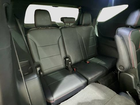 Used 2025 Chevrolet Traverse RS AWD/4WD image 29