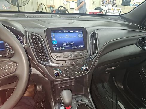 Used 2023 Chevrolet Equinox RS w/ RS Leather Package AWD/4WD image 17