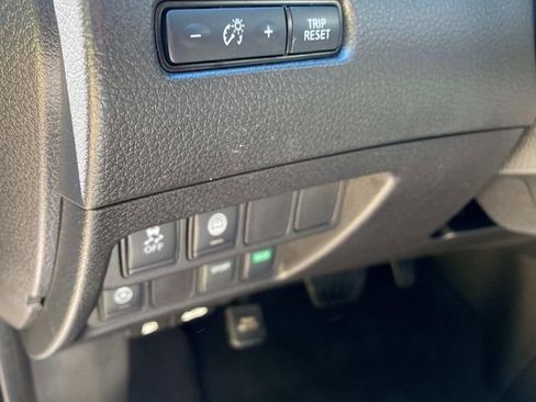 Used 2021 Nissan Rogue Sport SV FWD image 16