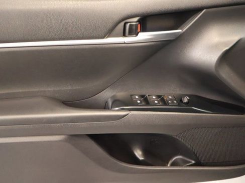 Used 2018 Toyota Camry SE image 10