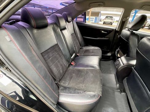 Used 2017 Toyota Camry XSE image 19