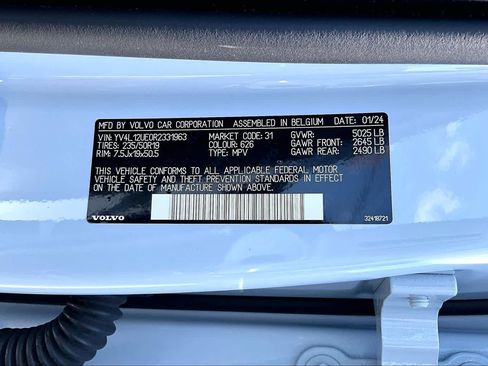 Used 2024 Volvo XC40 B5 Plus AWD/4WD image 33