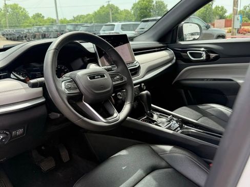 Used 2025 Jeep Compass Limited AWD/4WD image 13
