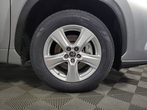 Used 2022 Toyota Highlander L image 11