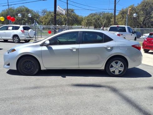 Used 2017 Toyota Corolla LE FWD image 4