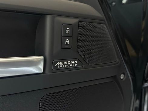 New 2026 Land Rover Defender 110 X-Dynamic SE image 26