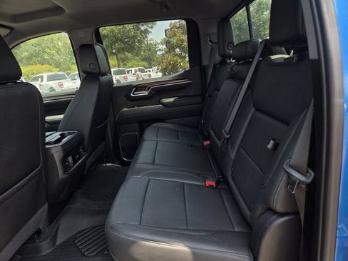 Used 2022 Chevrolet Silverado 1500 LT Trail Boss w/ Convenience Package II AWD/4WD image 19
