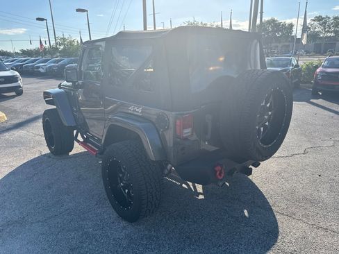 Used 2017 Jeep Wrangler Sahara w/ Connectivity Group AWD/4WD image 8