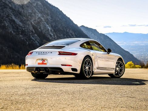 Used 2018 Porsche 911 Carrera T image 7