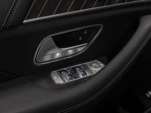 Used 2026 Mercedes-Benz Maybach GLS 600 4MATIC image 35