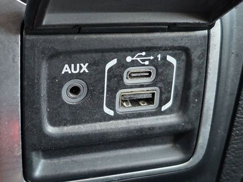 Used 2021 Jeep Gladiator Sport image 9