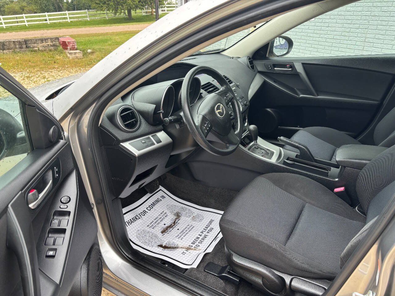 Used 2011 MAZDA MAZDA3 i Touring FWD image 2