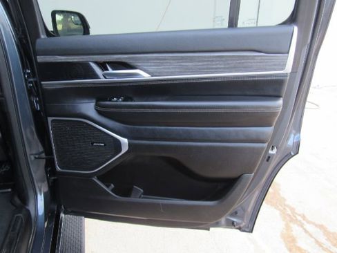 Used 2024 Jeep Wagoneer Series II w/ Flexible Seating Group image 23