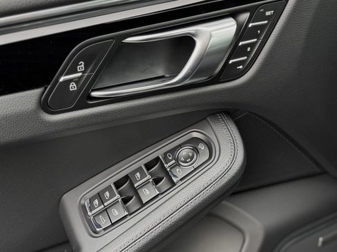New 2026 Porsche Macan image 14