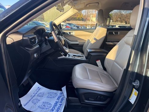 Used 2022 Ford Explorer XLT w/ Equipment Group 202A image 20