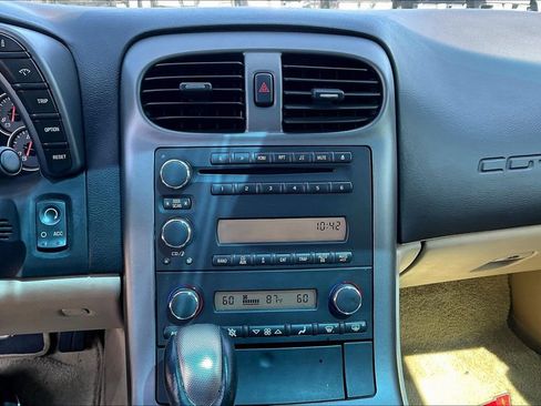 Used 2006 Chevrolet Corvette Coupe w/ Preferred Equipment Group RWD image 18