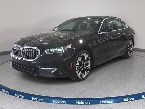 Used 2026 BMW 530i w/ Convenience Package RWD image 1