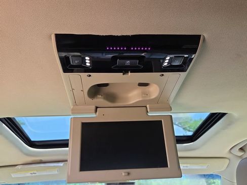 Used 2016 Chevrolet Suburban LTZ RWD image 47