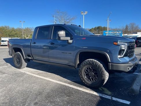 Used 2024 Chevrolet Silverado 2500 ZR2 w/ ZR2 Bison Edition image 2