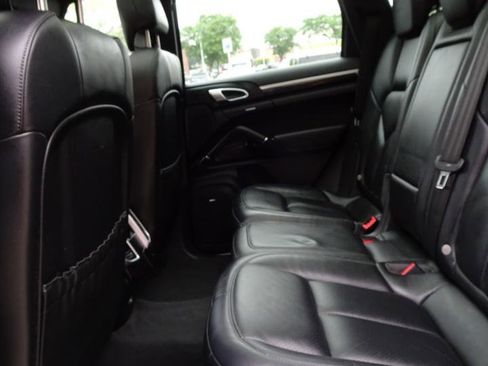 Used 2016 Porsche Cayenne AWD/4WD image 12