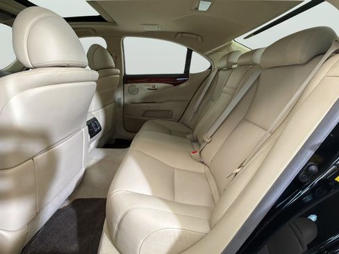 Used 2011 Lexus LS 460 w/ Comfort Pkg RWD image 33
