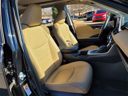 Used 2019 Toyota RAV4 Limited image 21