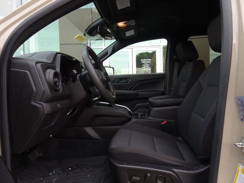 Used 2023 Chevrolet Colorado Trail Boss w/ Technology Package AWD/4WD image 10