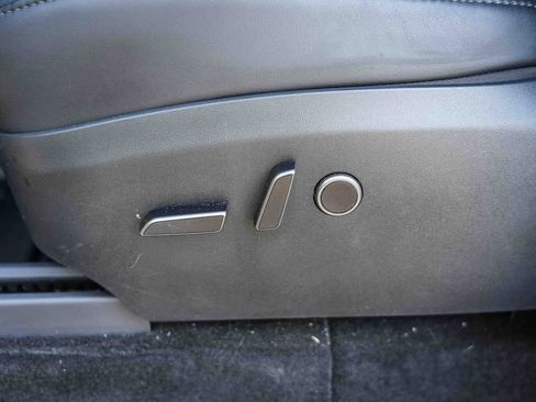 Used 2023 Tesla Model Y 2WD image 21