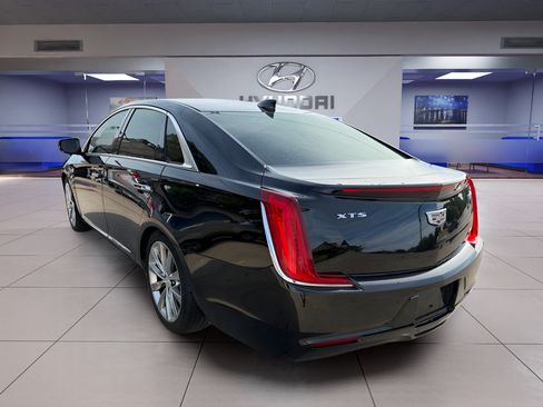 Used 2018 Cadillac XTS w/ Rear Seat Comfort Package FWD image 2