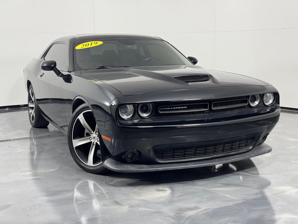 Used 2019 Dodge Challenger GT RWD image 2