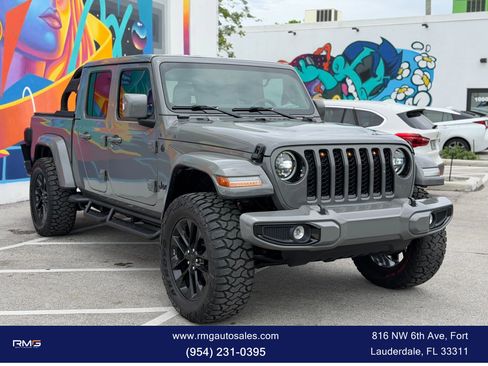 Used 2023 Jeep Gladiator Overland AWD/4WD image 1