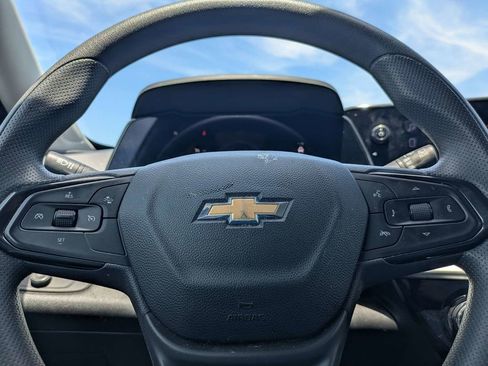 Used 2025 Chevrolet Trax LT FWD image 30