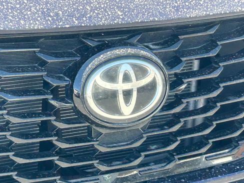 Used 2022 Toyota Highlander XSE AWD/4WD image 11