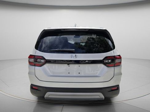Used 2025 Honda Pilot EX-L image 6