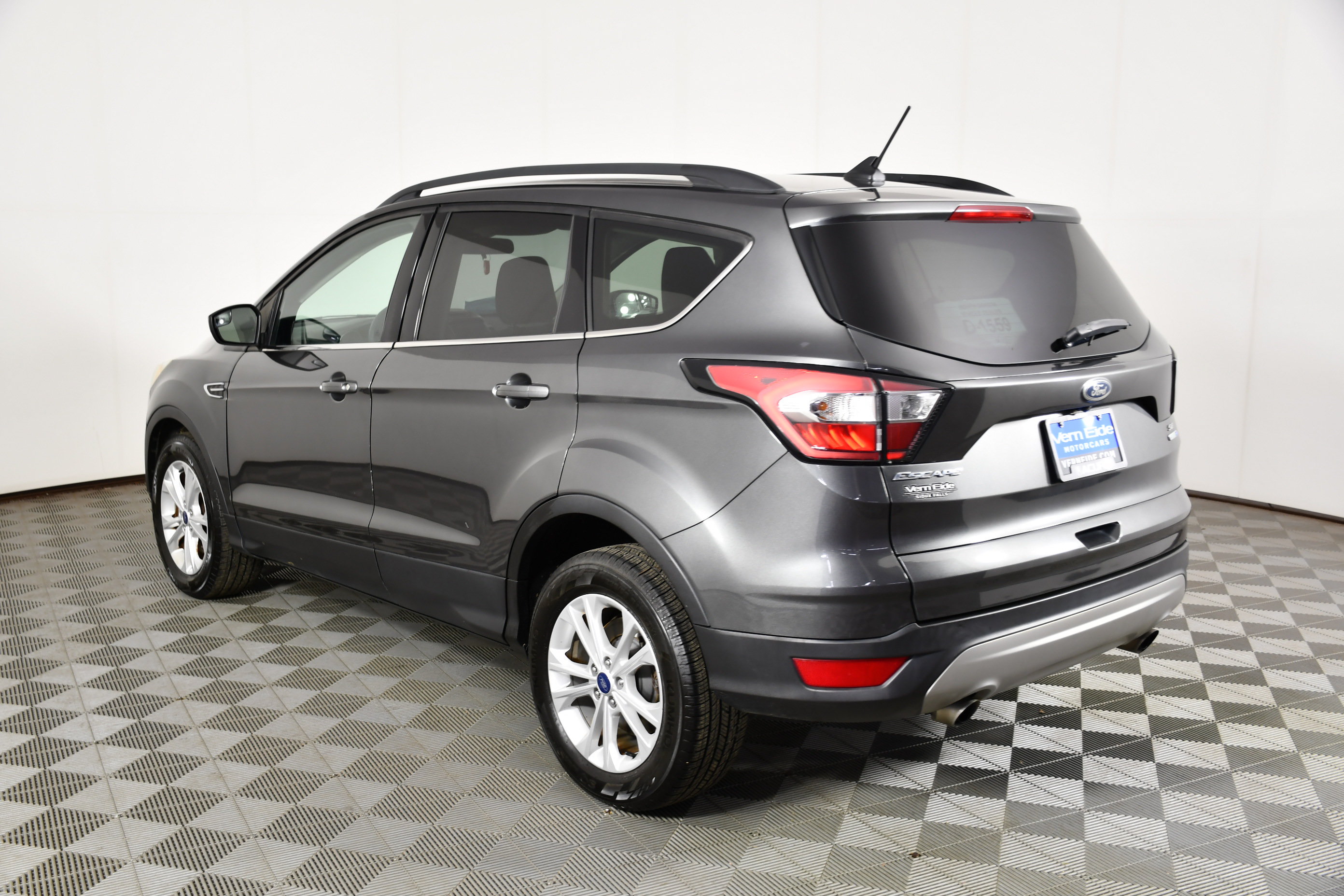 Used 2018 Ford Escape SE w/ SE Sync 3 Package AWD/4WD image 8