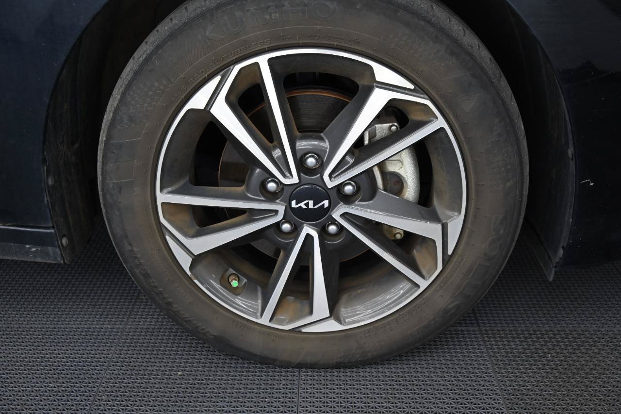 Used 2023 Kia Forte LXS w/ LXS Technology Package FWD image 38