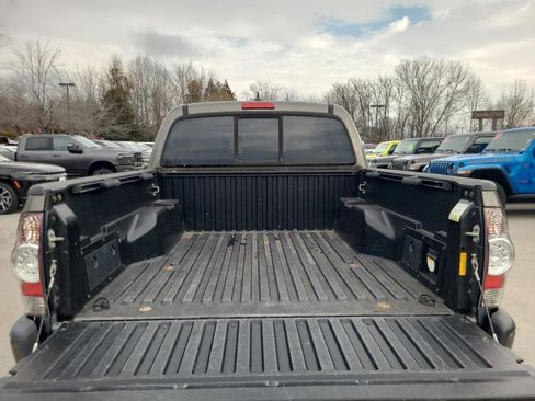 Used 2015 Toyota Tacoma 4x4 Double Cab w/ TRD Sport Package image 18