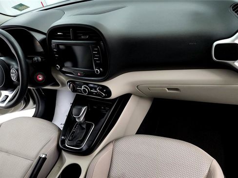 Used 2023 Kia Soul LX image 13