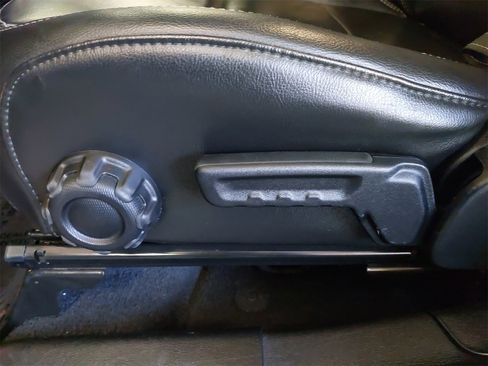 Used 2020 Jeep Gladiator Overland image 34