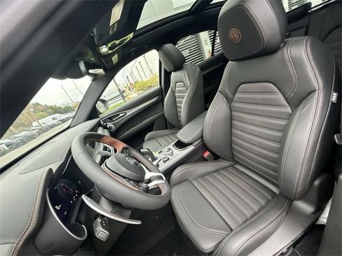 New 2025 Alfa Romeo Stelvio Sprint image 11