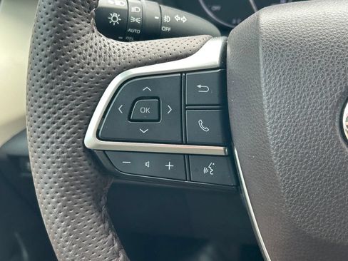 Used 2023 Toyota Sienna Platinum FWD image 43