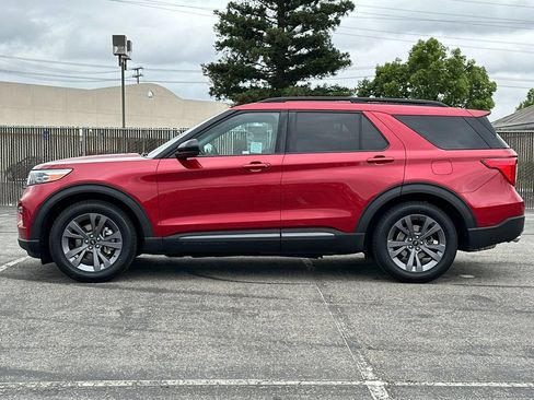 Certified 2023 Ford Explorer XLT w/ Equipment Group 202A RWD image 6