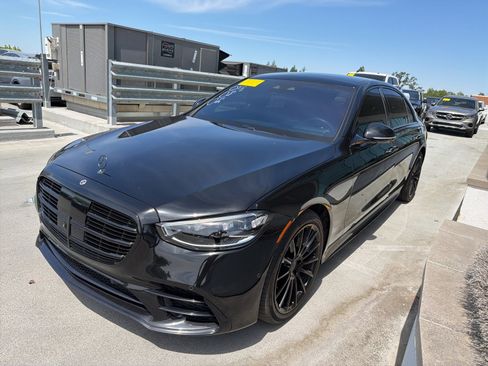 Certified 2022 Mercedes-Benz S 580 4MATIC Sedan w/ AMG Line Package image 3