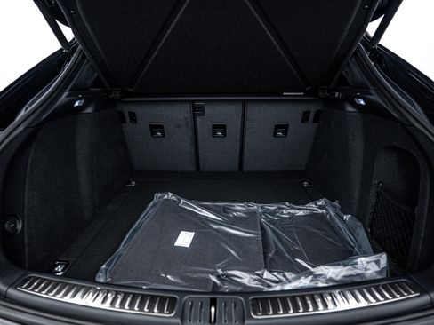 Certified 2025 Porsche Macan image 24