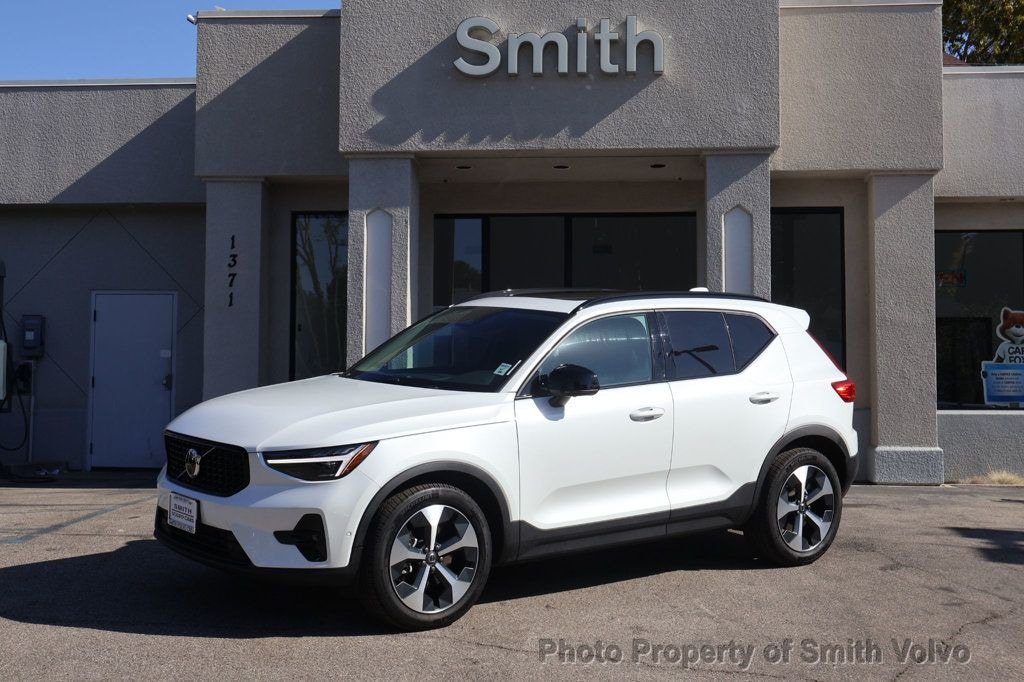 Certified 2026 Volvo XC40 B5 Plus AWD/4WD image 1