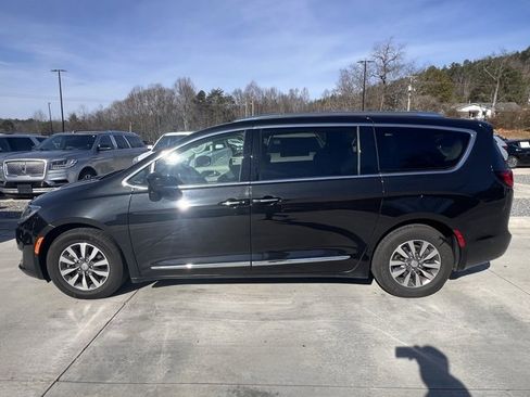 Used 2020 Chrysler Pacifica Touring-L Plus w/ Advanced Safetytec Group image 6