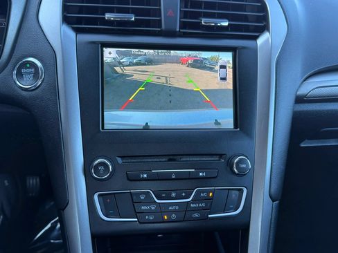 Used 2018 Ford Fusion SE w/ Fusion SE Technology Package FWD image 12