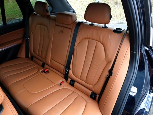 Used 2022 BMW X5 xDrive40i w/ M Sport Package image 11