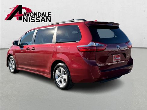 Used 2020 Toyota Sienna LE image 4