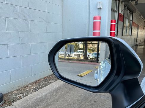 Used 2025 Toyota Corolla LE image 18